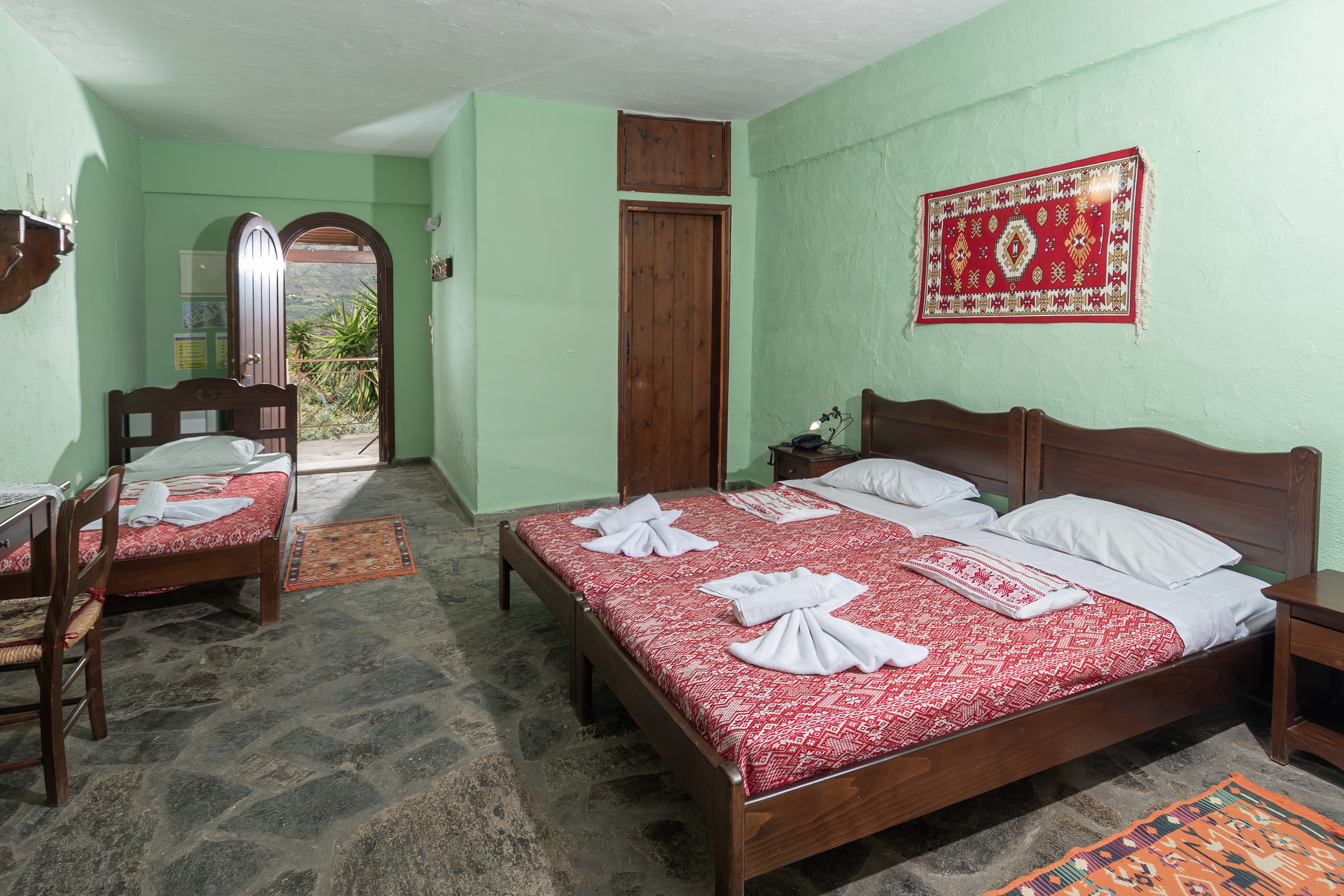 TRIPLE ROOM (2 ADULTS + 1 CHILD)