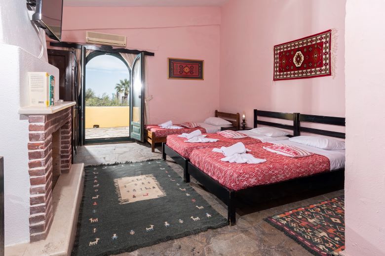 TRIPLE ROOM (3 ADULTS)