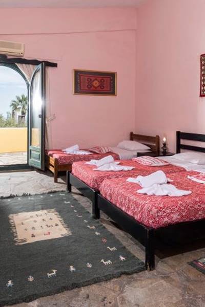 ΤΡΙΚΛΙΝΟ ΔΩΜΑΤΙΟ (3 ΕΝΗΛΙΚΕΣ)